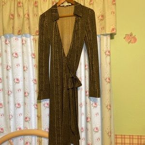 Diane von Furstenberg print wrap dress Sz 8 $70